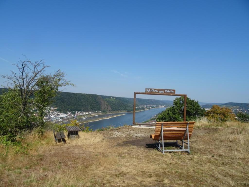 Ferienwohnung Neli Am Rhein Rheinbrohl Extérieur photo